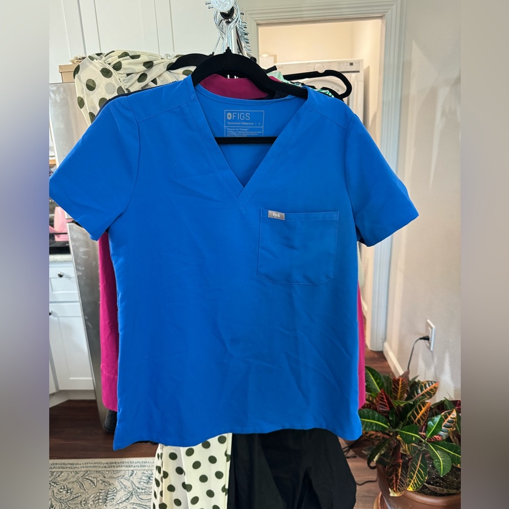 FIGS ROYAL BLUE SCRUB TOP SMALL